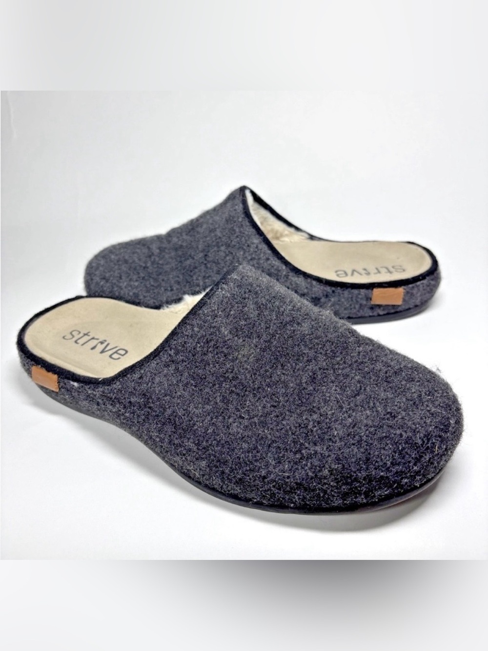 STRIVE slippers clogs womens size 10 Copenhagen
Gray Wool Felt faux fur lined